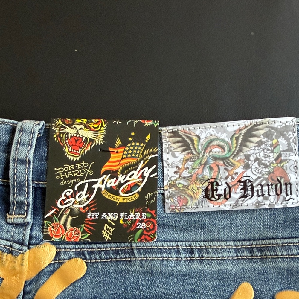 Ed Hardy Y2K Embroidered Fit & Flare Jeans NWT Size 28 Tattoo Graphic Denim - Picture 6 of 16